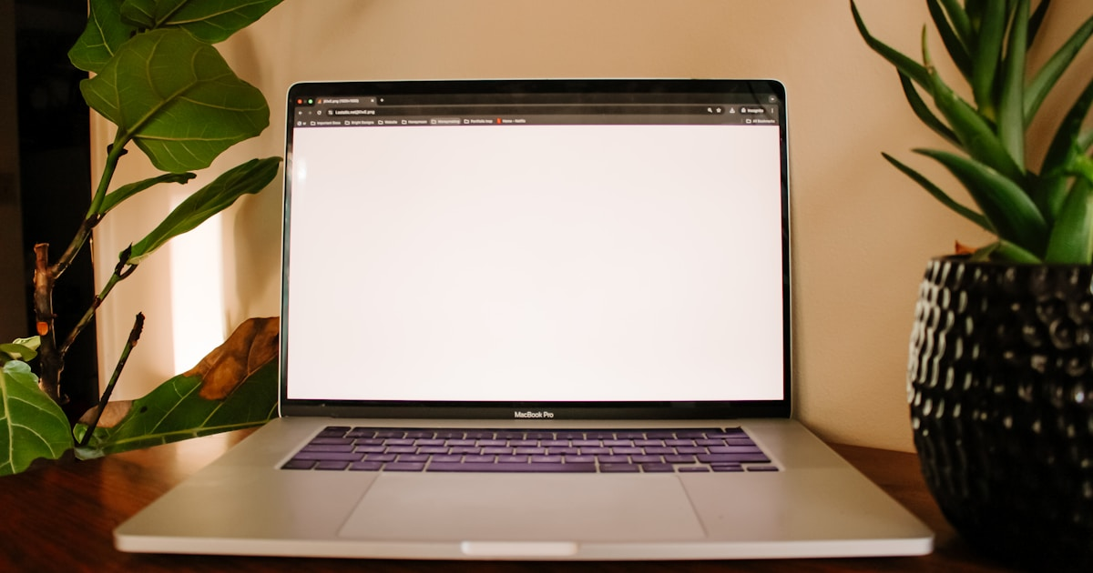 Redis vs Memcached for WordPress: Cut DB Queries by 80 Percent